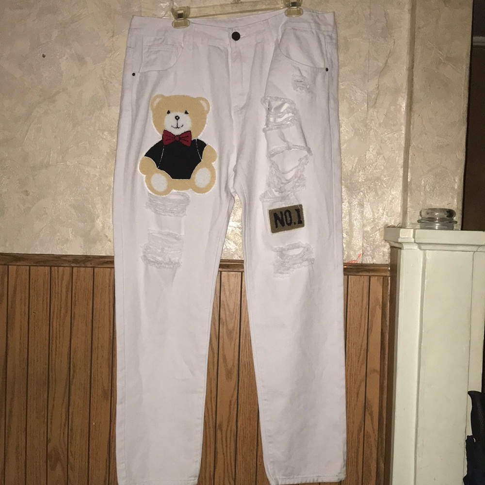 Mens white distress jeans with teddy bear (38)